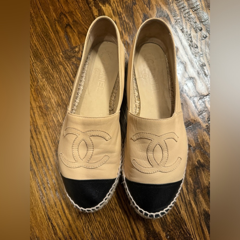 Chanel Interlocking CC logo leather Espadrilles